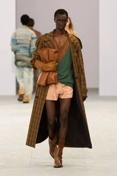 Look 24